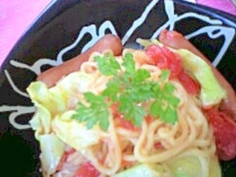 春キャベツとウインナーのトマトパスタ